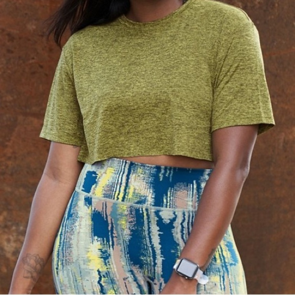 Fabletics Dry-Flex Ultra-Cropped Blake Short-Sleeve Tee